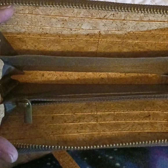 🌈EUC🌈Fused Hawaii Cork Wallet with wrist strap. - Picture 4 of 4